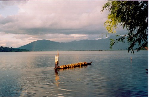 Legendary beauty of Lak lake  - ảnh 1